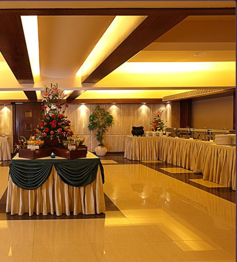 The Royal Orchid Hotel, Chembur Bombay Esterno foto