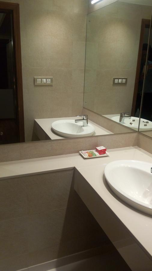 The Royal Orchid Hotel, Chembur Bombay Esterno foto