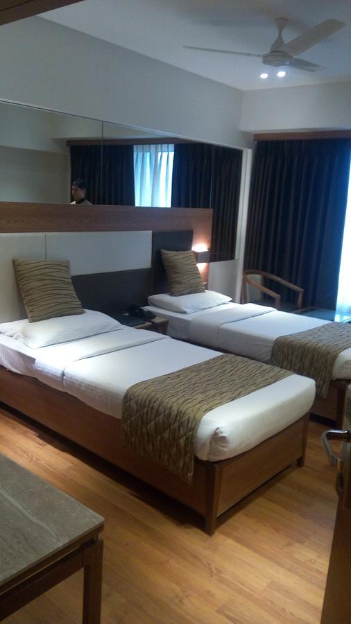 The Royal Orchid Hotel, Chembur Bombay Esterno foto