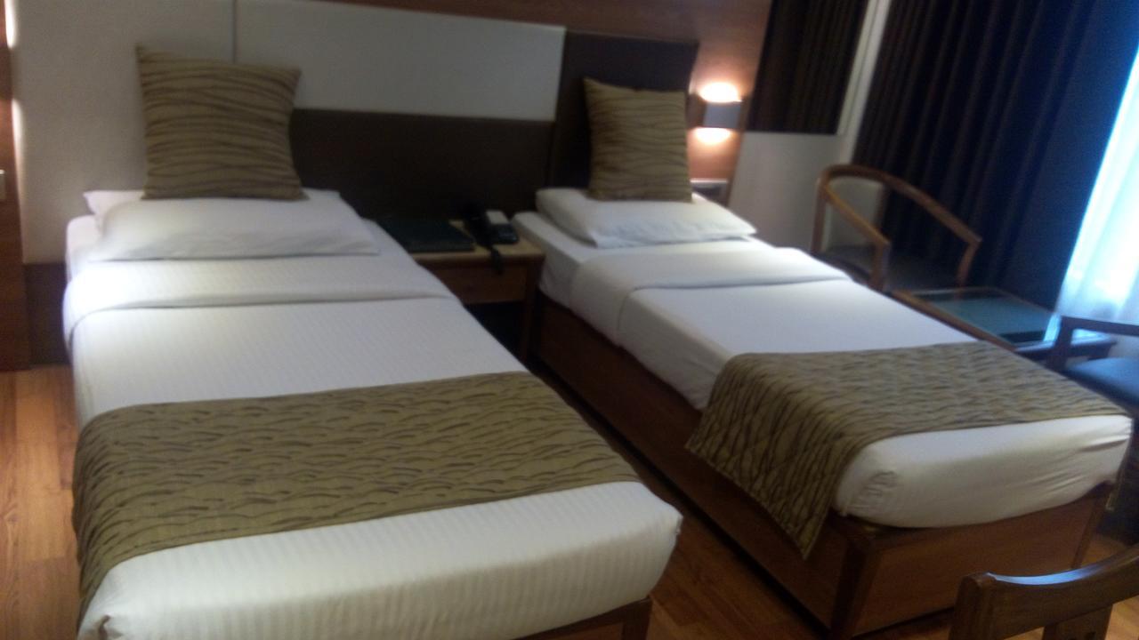 The Royal Orchid Hotel, Chembur Bombay Esterno foto